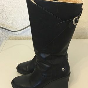 Size 7 women wedge uggs boots